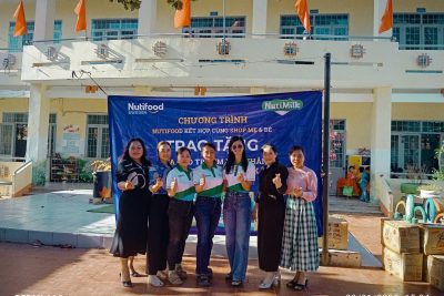 Chương trình Nutifood kết hợp cùng Shop Mẹ và Bé trao tặng sữa cho trẻ em khó khăn tại Trường MN Hoa Mai